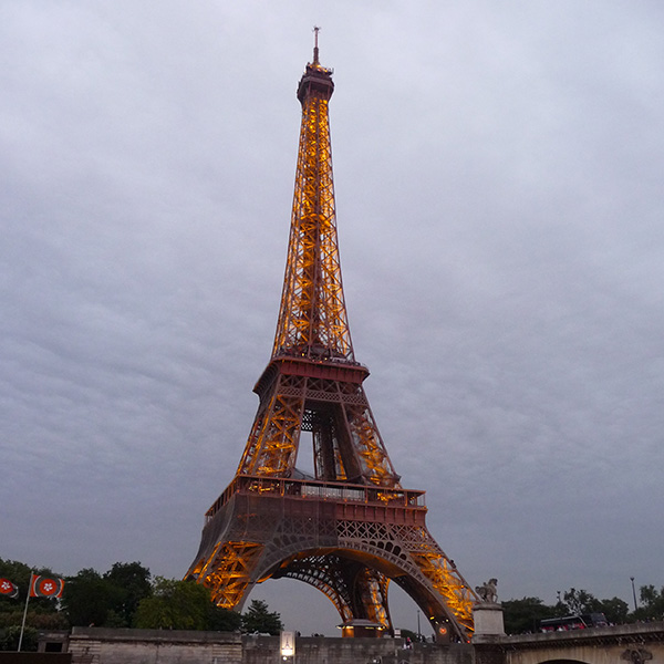 ParisHomeNews_2025 The Eiffel Tower