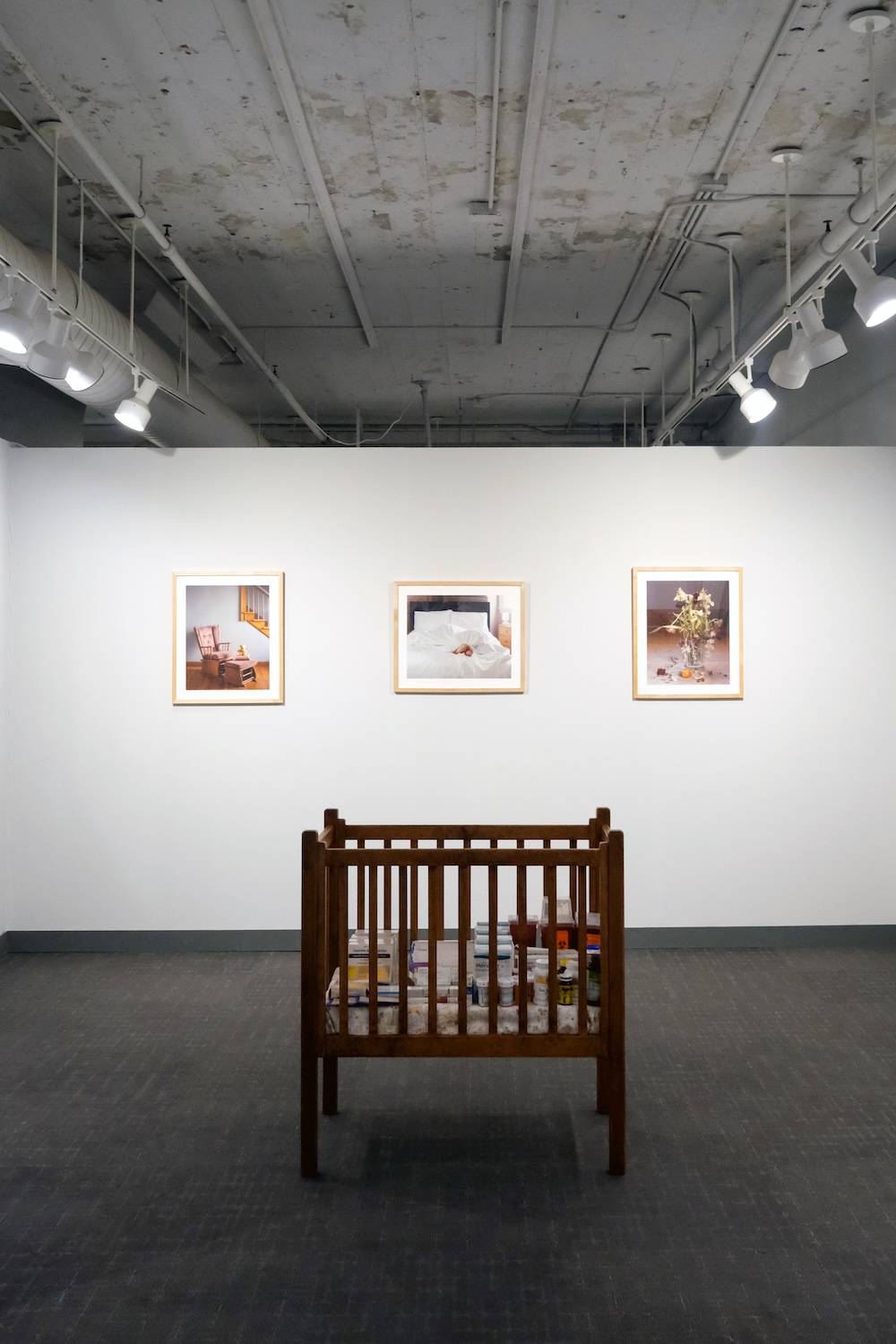 ELIZABETH HORN Crib with Medication Boxes, 2014 ELIZABETH HORN<br />
Crib with Medication Boxes, 2014